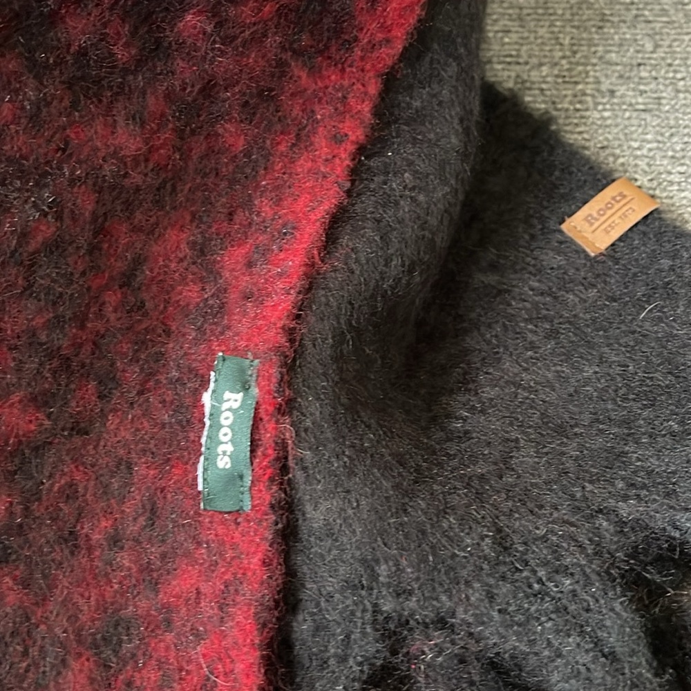 Roots Cabin Red Plaid Scarf - Picture 5 of 5